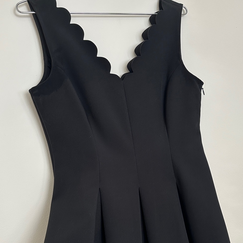 Banana Republic Black Scalloped V Neck Dress Size 8 Fit and Flare
